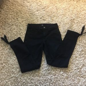 GAP Jeans - GAP size 28 Favorite Jegging Jeans with Ankle Ties GAP Jeans - GAP size 28 Favorite Jegging Jeans with Ankle Ties